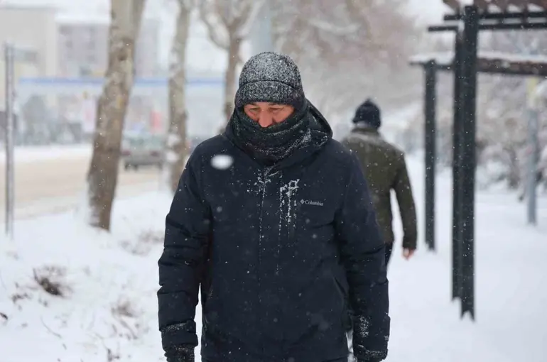 Elazığ’da kar yağışı etkisini sürdürüyor
