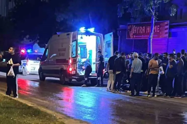 Elazığ’da motosiklet yayaya çarptı: 2 yaralı
