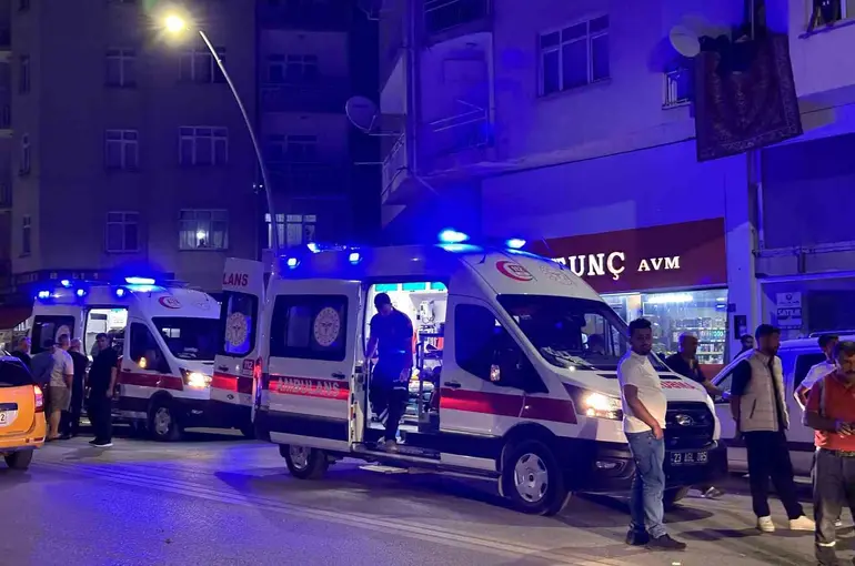 Elazığ’da zincirleme trafik kazası: 2 yaralı
