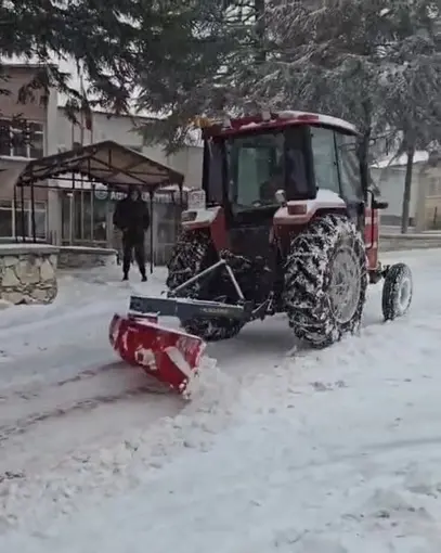 Elazığlı duyarlı vatandaşlardan karla mücadelede ekiplere destek
