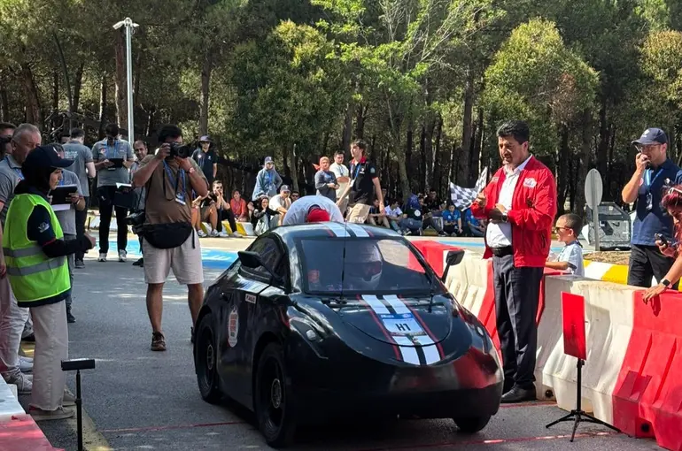 Elektrikli araç yarışmalarında 3 araçla finalist olan tek üniversite SUBÜ oldu

