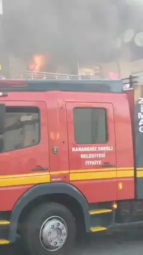 Elektrikli fırından çıkan yangın evi kullanılamaz hale getirdi

