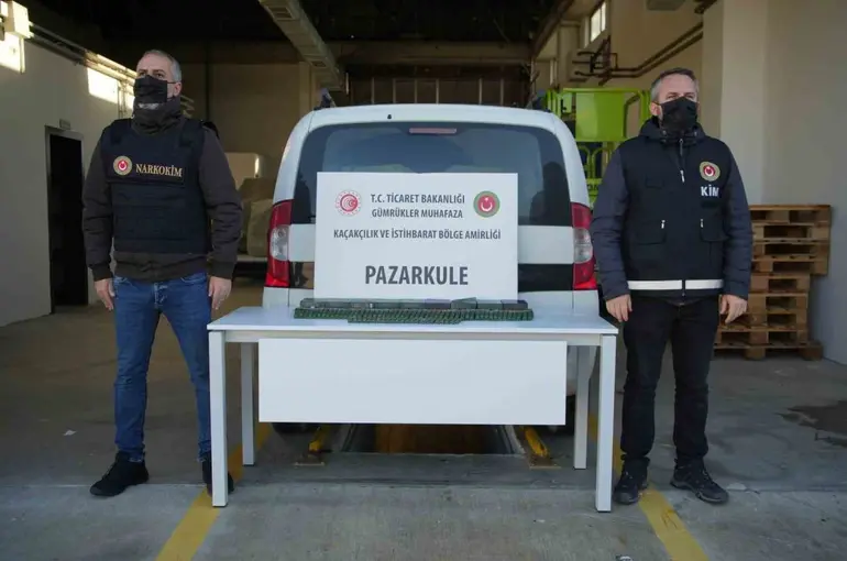 Elektronik sigaraya esrar gizlediler

