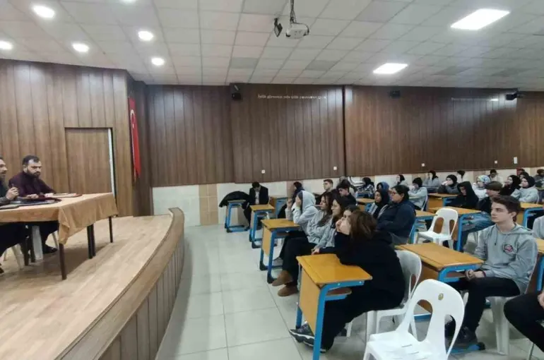 Emet AİHL’de "Kariyer Söyleşisi" düzenlendi
