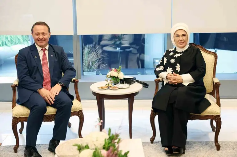 Emine Erdoğan, Kosova Cumhurbaşkanı’nın eşi Sadriu ile görüştü
