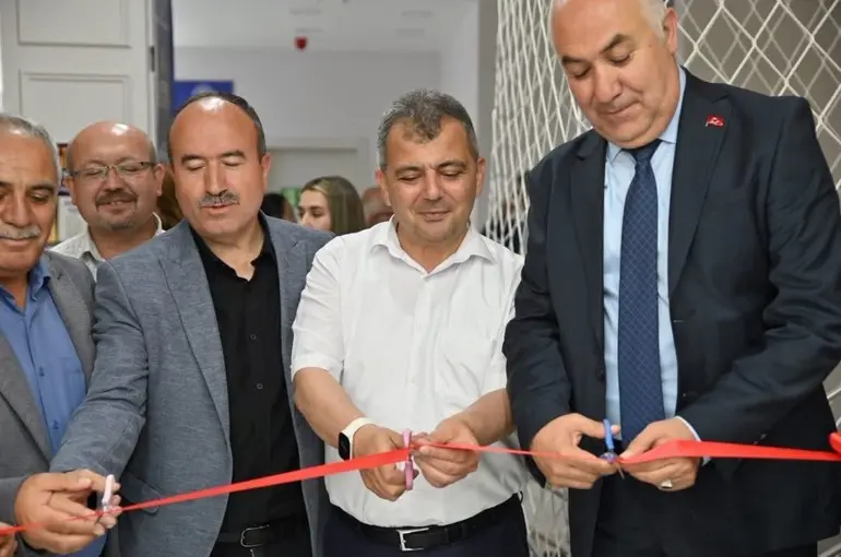 Emirdağ Mithatpaşa Ortaokulu’ndan ‘Sanat Şöleni’
