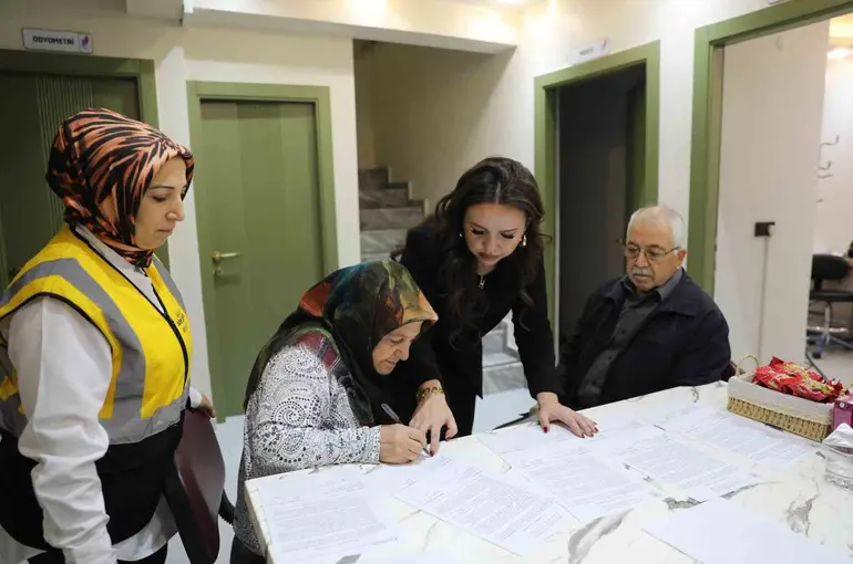 En az 41 yıllık evliliklere ücretsiz sağlık taraması: "41 kere maşallah"
