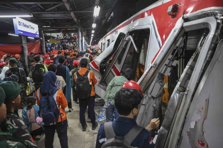 Endonezya’da tren kazası: 14 ölü, 84 yaralı
