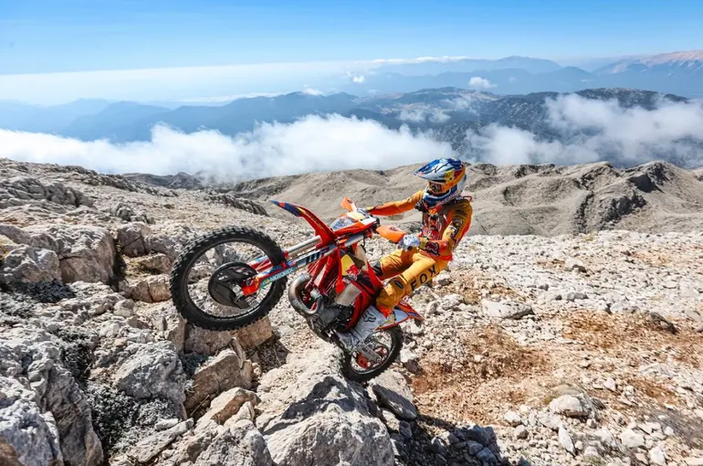 Enduro tutkunları 3 bin 200 rakıma tırmanacak
