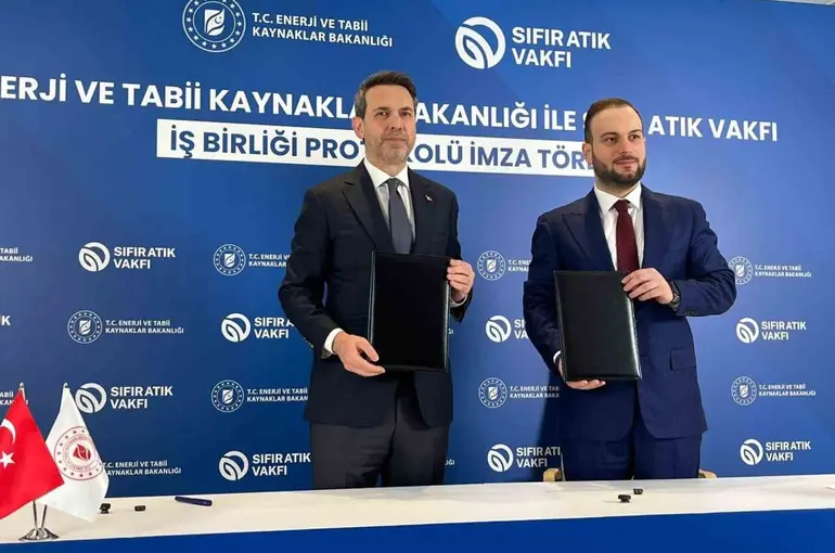 Enerji ve Tabii Kaynaklar Bakanı Bayraktar: "Savaşın eşiğinde enerjiyi doğru kullanabilmek her zamankinden daha önemli"
