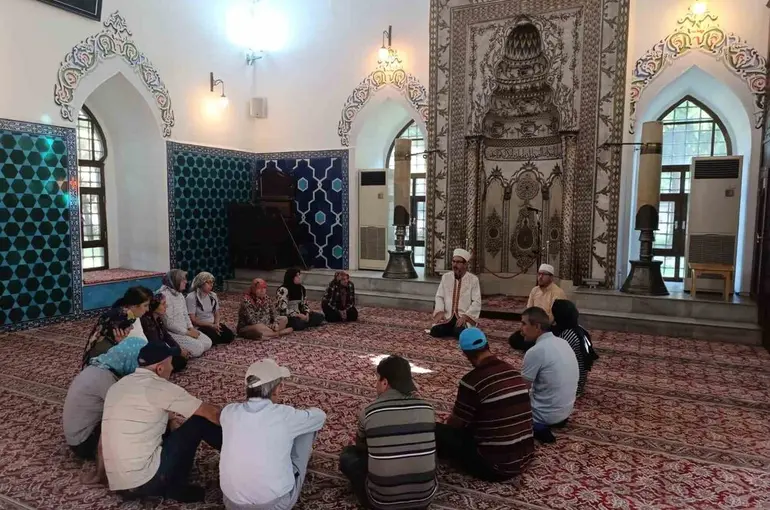 Engelli bireyler Muradiye Külliyesi’nde
