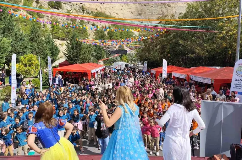 Ermenek Çocuk Şenliği’nden renkli görüntüler

