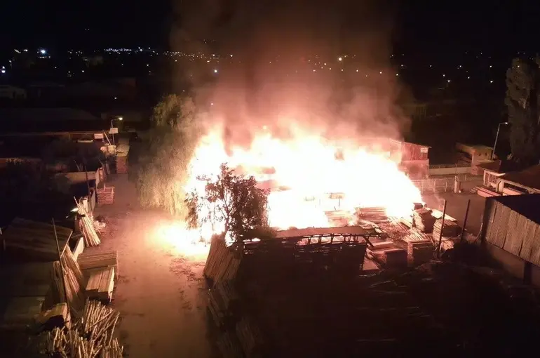 Erzincan’da Keresteciler Sitesinde yangın
