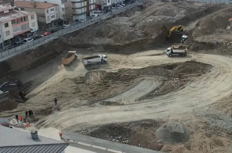 Erzincan’da Merkez Çarşısı’nda kentsel dönüşüm sürüyor
