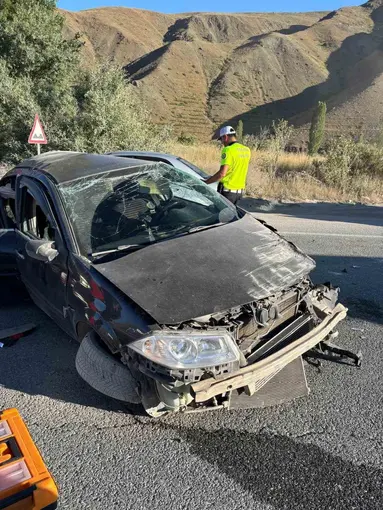 Erzincan’da trafik kazası: 3 yaralı
