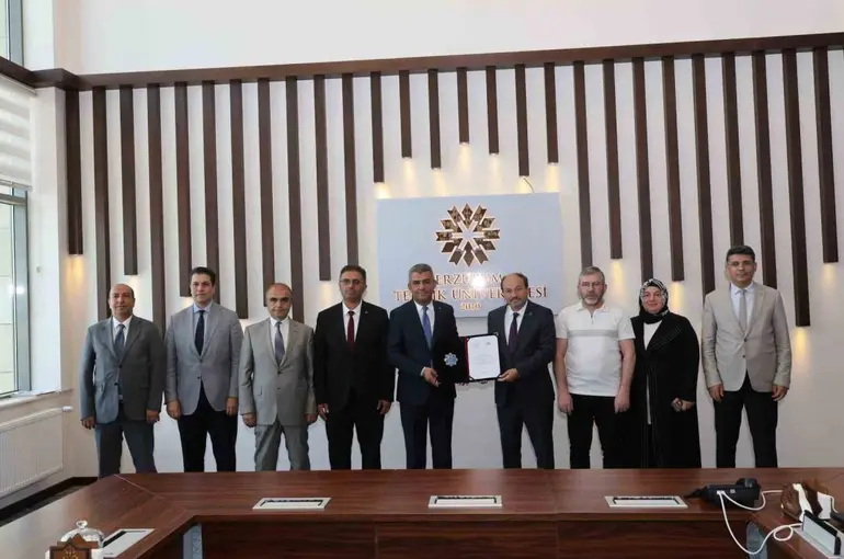 Erzurum Lisesinin köklü tarihi bilimsel bir eserle geleceğe taşınıyor
