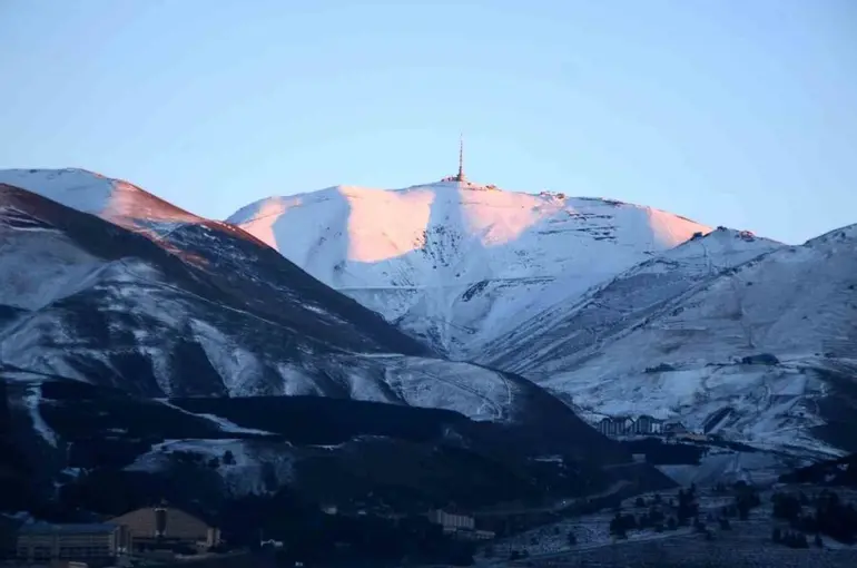 Erzurum’a kar geliyor
