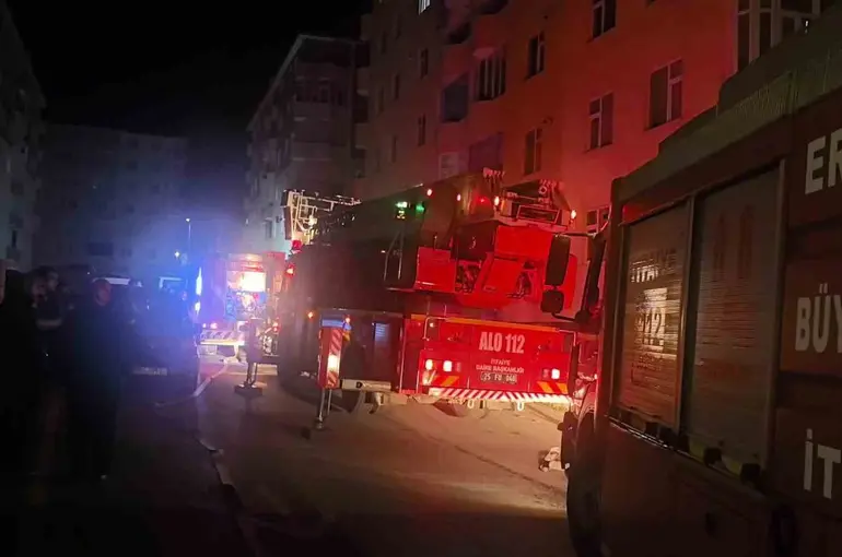 Erzurum’da 6 katlı binada korkutan yangın
