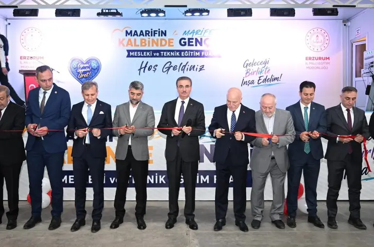 Erzurum’da "Maarifin kalbinde marifetli gençlik" mesleki ve teknik eğitim fuarı açıldı
