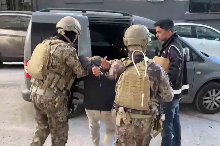 Erzurum’da polisten tefecilere şafak operasyonu: 3 tutuklama

