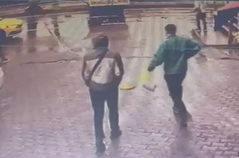 Esenyurt’ta feci kazada ağır yaralı hastaneye kaldırılan sürücü hayatını kaybetti
