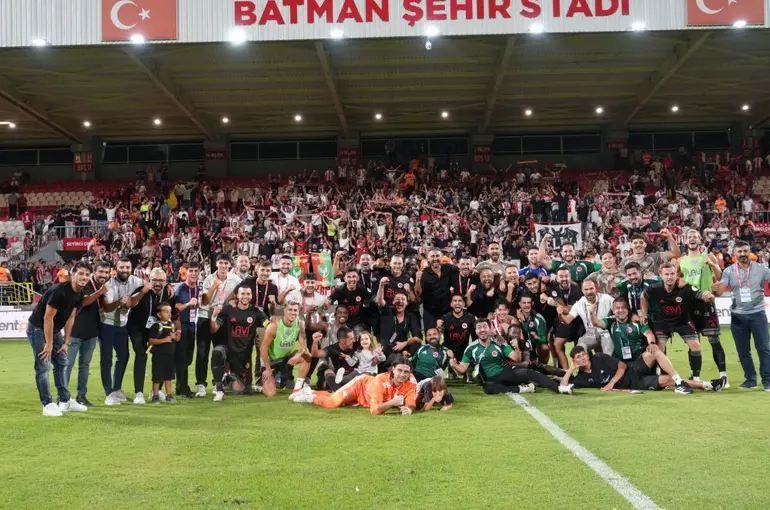 Eski Konyasporlular Batman’da fırtına estiriyor!