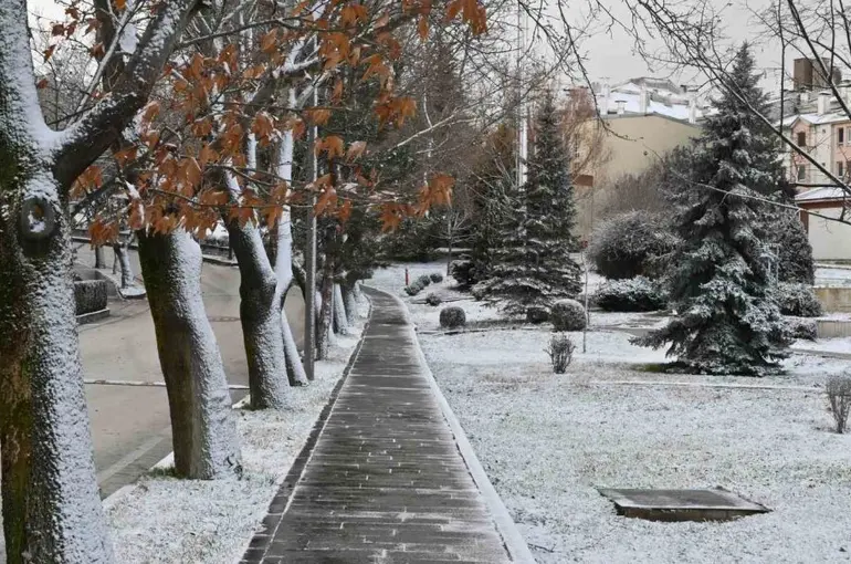 Eskişehir güne kar sürpriziyle uyandı
