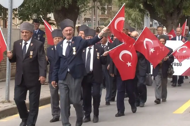 Eskişehir’de Gaziler Günü dolayısıyla bando yürüyüşü yapıldı
