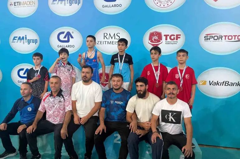 Eskişehirli minik güreşçi Ahmet Efe Aykol Türkiye 5’incisi oldu
