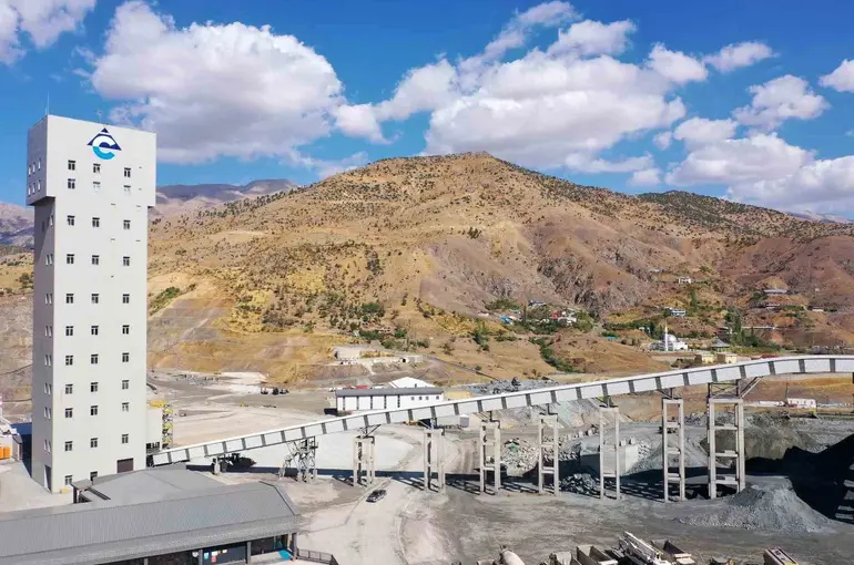 Eti Bakır, Siirt’te yerin 669 metre altında üretim yapıyor
