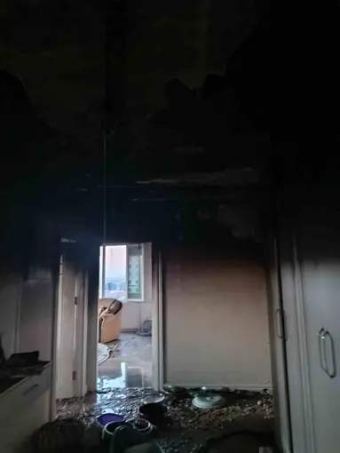 Evi yaktı, canı zor kurtarıldı
