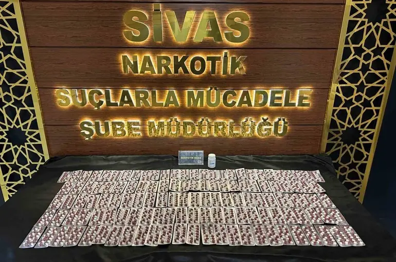 Evinde 795 adet uyuşturucu hap ele geçirildi, tutuklanarak cezaevine konuldu
