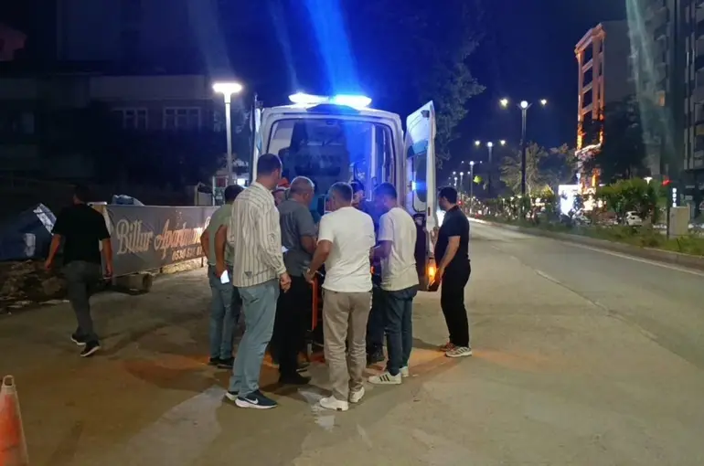 Evine giderken asansör boşluğuna düşüp ağır yaralandı

