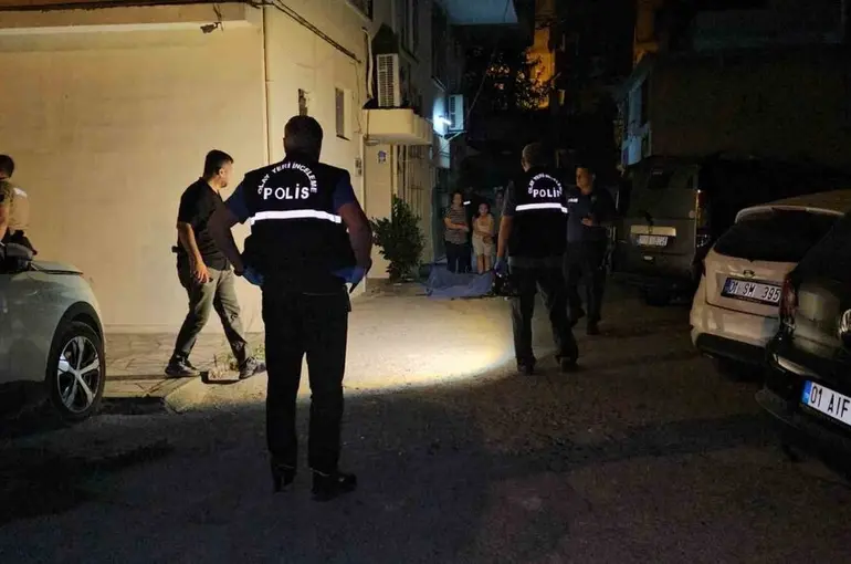 Evinin önünde öldürüldü
