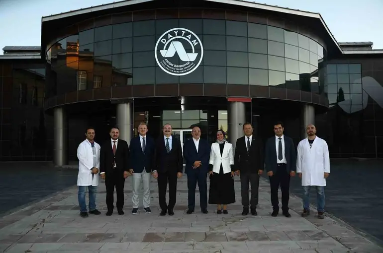 EVYAP Yönetim Kurulu Başkanı Mehmet Evyap, Rektör Hacımüftüoğlu’nun misafiri oldu
