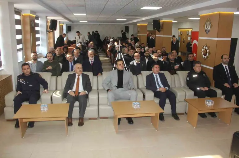 Ezanı güzel okumak için yarıştılar
