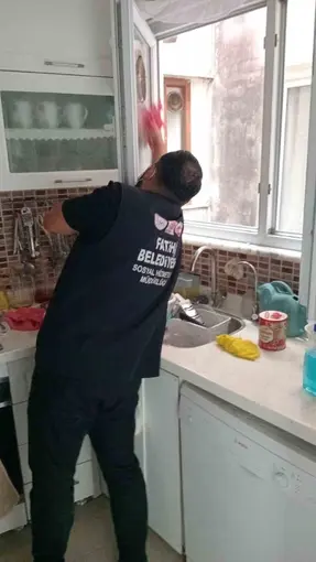 Fatih’te yaşlılara evde temizlik ve kişisel bakım desteği
