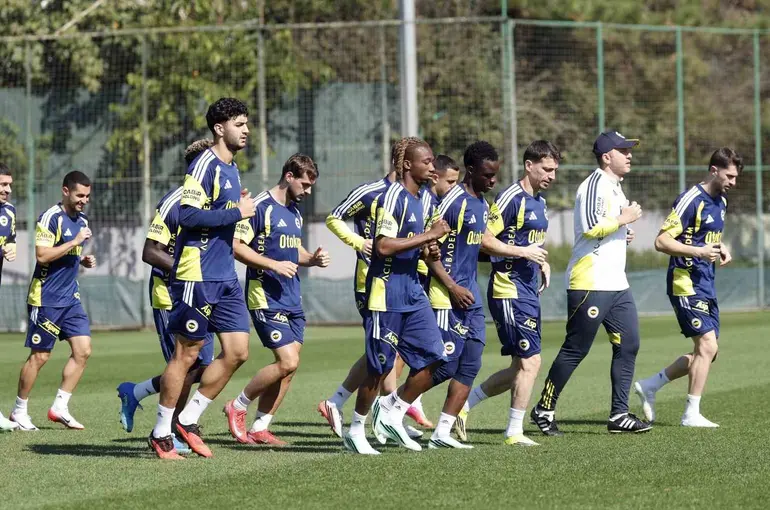 Fenerbahçe, Aston Villa maçı hazırlıklarına başladı
