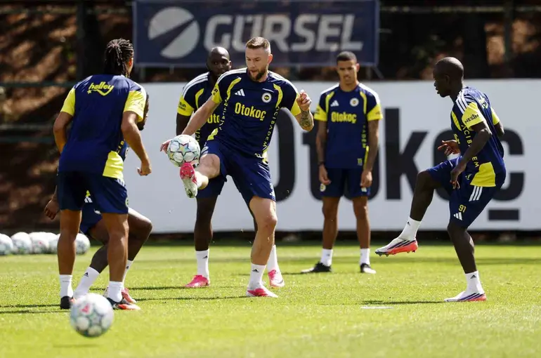 Fenerbahçe, Roma maçı hazırlıklarını sürdürdü
