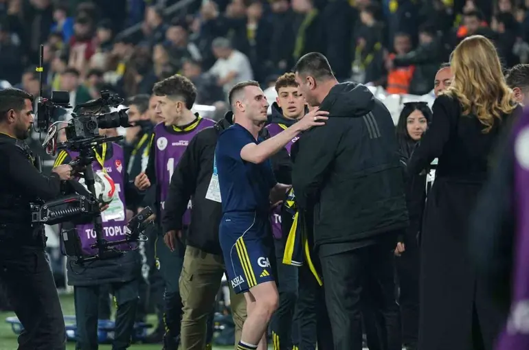 Fenerbahçeli futbolculardan derbi galibiyeti coşkusu
