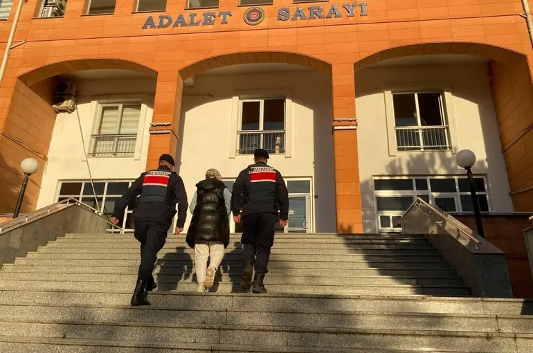 FETÖ üyeliğinden aranan kadın, jandarma tarafından yakalandı