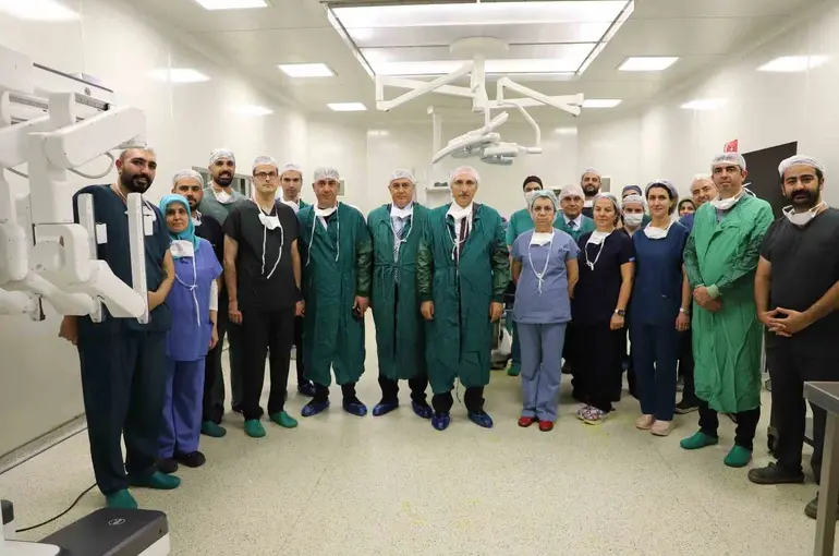 FÜ Hastanesi’nde robotik cerrahi sistemi hizmete girdi
