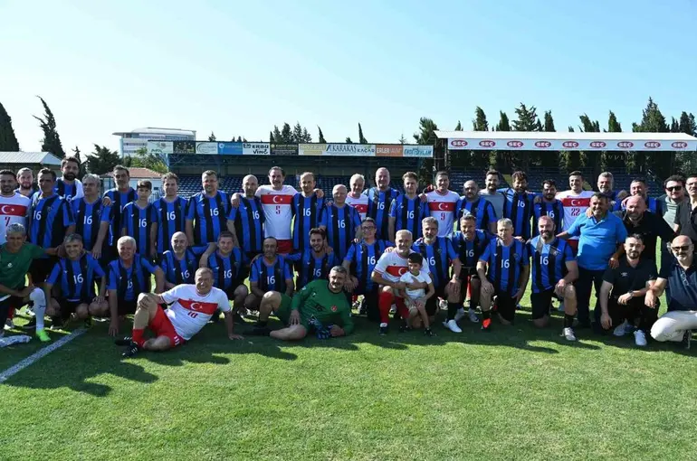 Futbolun efsaneleri Karacabey için sahaya çıktı
