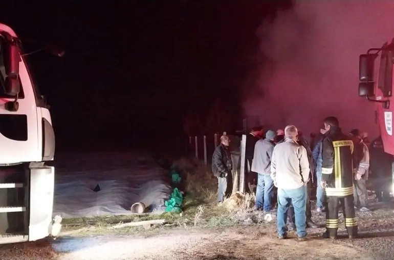 Garajdaki araç ve evde çıkan yangın korkuttu