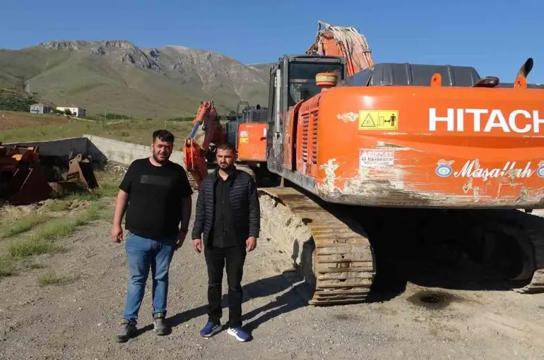 Gasp edildiğini iddia ettikleri 40 milyonluk iş makinelerini dağın başında buldular

