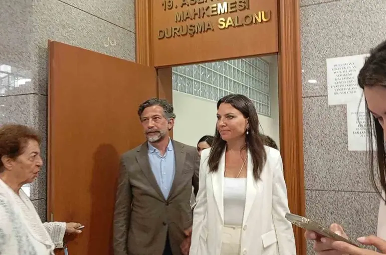 Gazeteci Ece Üner, 2 yıla kadar hapis istemiyle yargılandığı davada beraat etti
