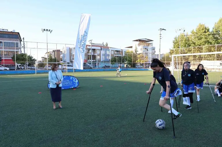 Gaziantep Büyükşehir engelleri kaldırmaya devam ediyor
