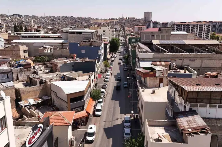 Gaziantep Büyükşehir’den kentin ana caddelerine estetik dokunuş
