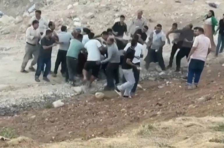 Gaziantep’te iki grup arasında taşlı sopalı meydan kavgası
