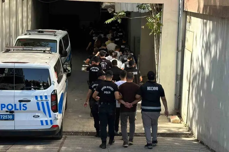 Gaziantep’te ’sokaklar güvende’ operasyonunda 18 şüpheli tutuklandı
